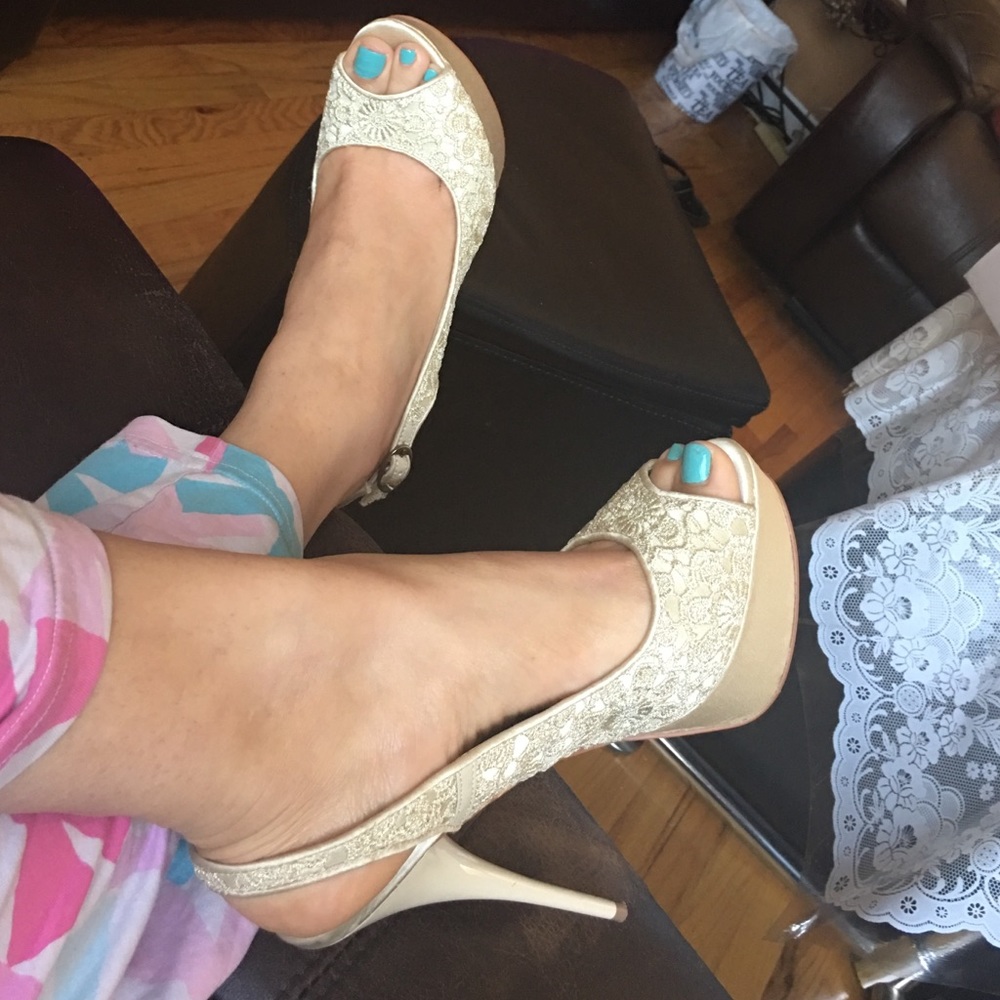 Bakers Crochet slingback peeptoe pumps with light gold detail.